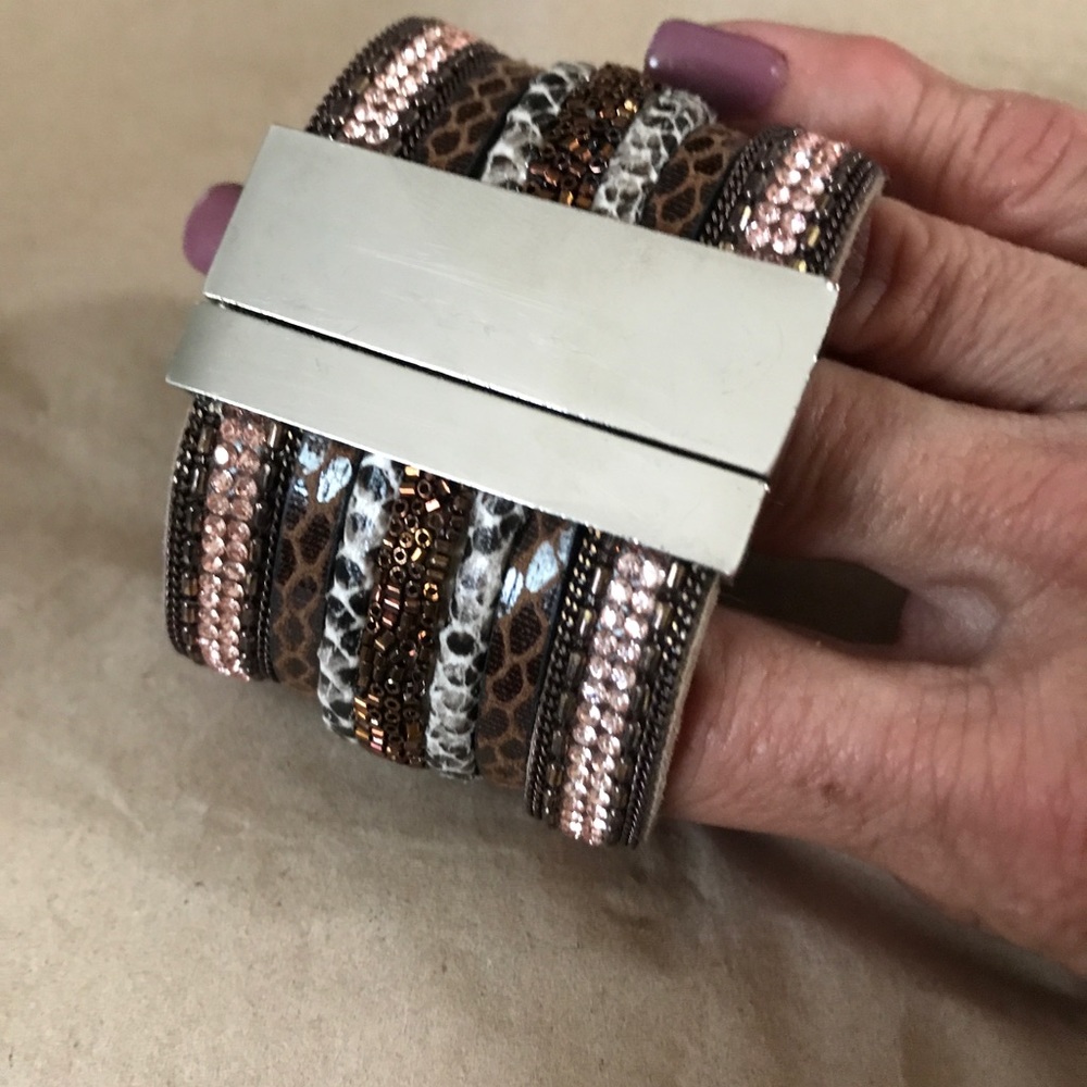 Beau Chic bracelet with magnetic closure